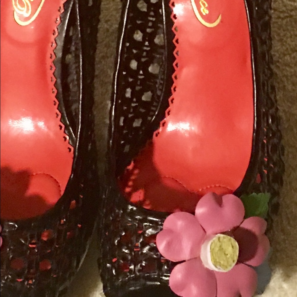 Poetic Licence Prickly Pear Black Pumps - Picture 2 of 8